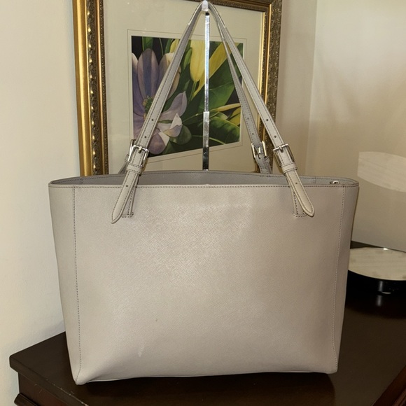 Tory Burch York Buckle Saffiano Leather Large Tote with COA - Picture 3 of 16